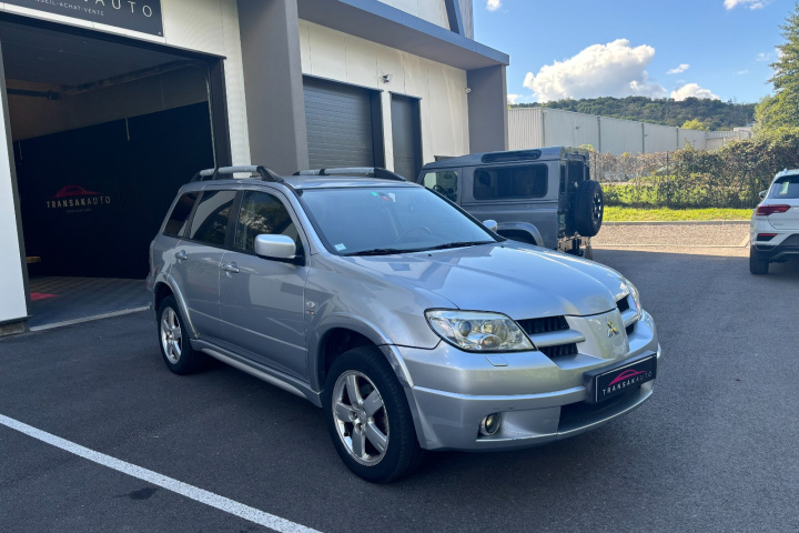 MITSUBISHI OUTLANDER
