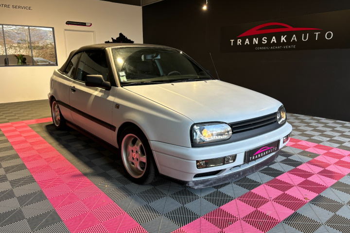 VOLKSWAGEN GOLF CABRIOLET