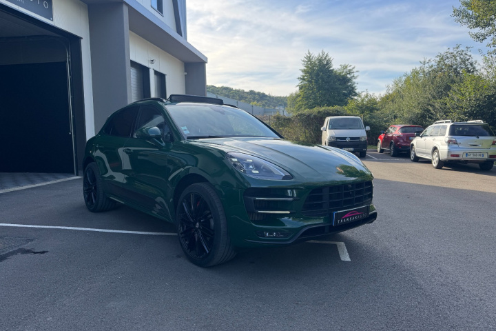 PORSCHE MACAN
