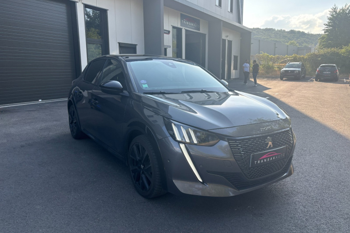 PEUGEOT 208