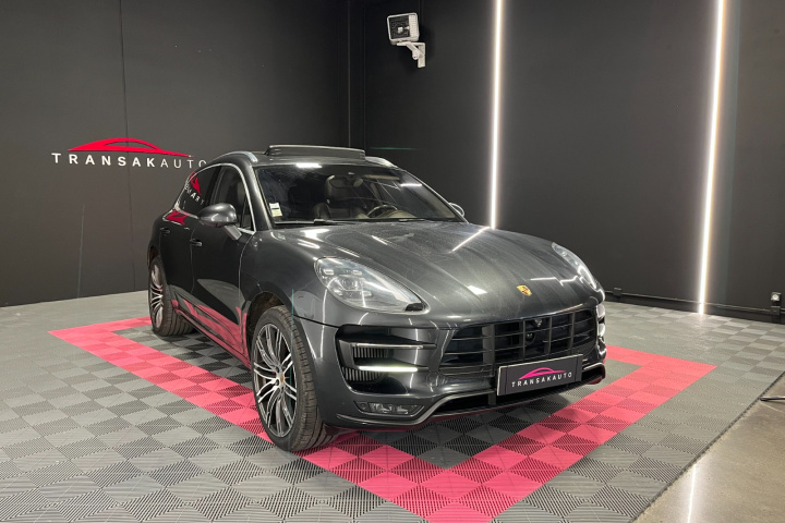 PORSCHE MACAN