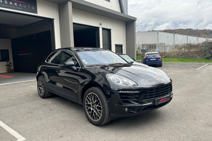 PORSCHE MACAN